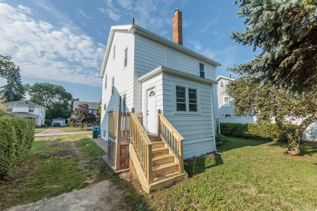 Building Photo - 2233 E 33rd St