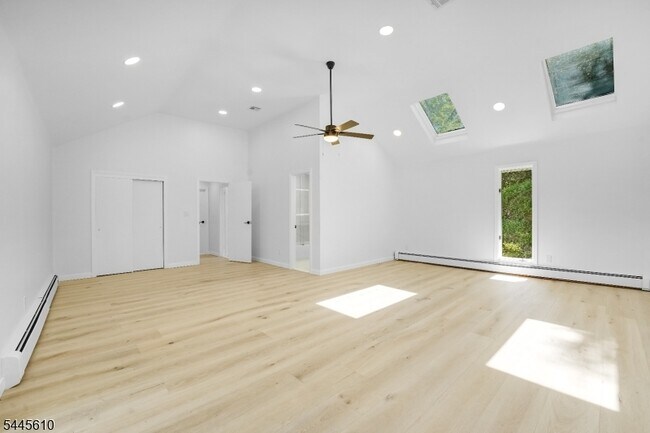 Building Photo - 306 Warrenville Rd
