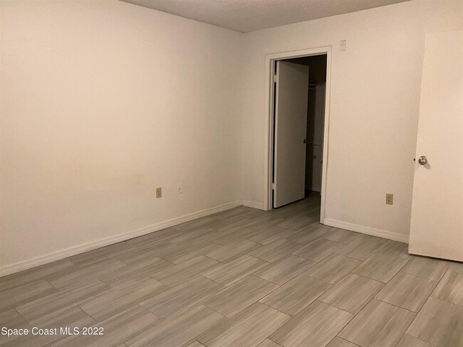 Building Photo - 225 S Tropical Trail