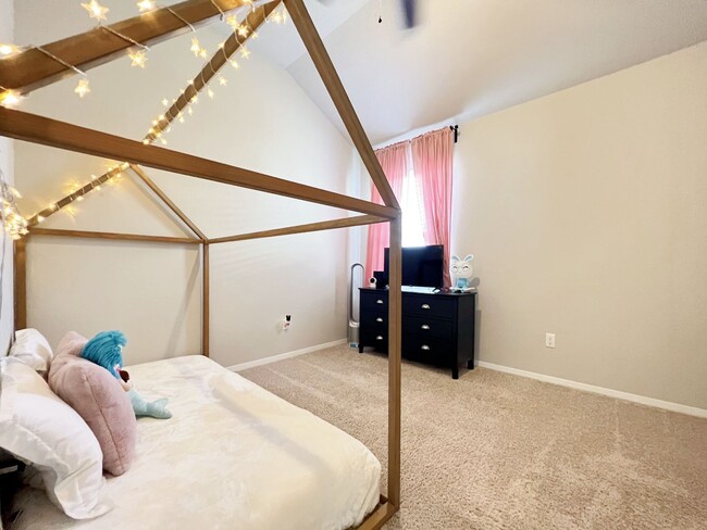 Building Photo - Modern and Beautiful - 3/BR and 2/BA Home ...