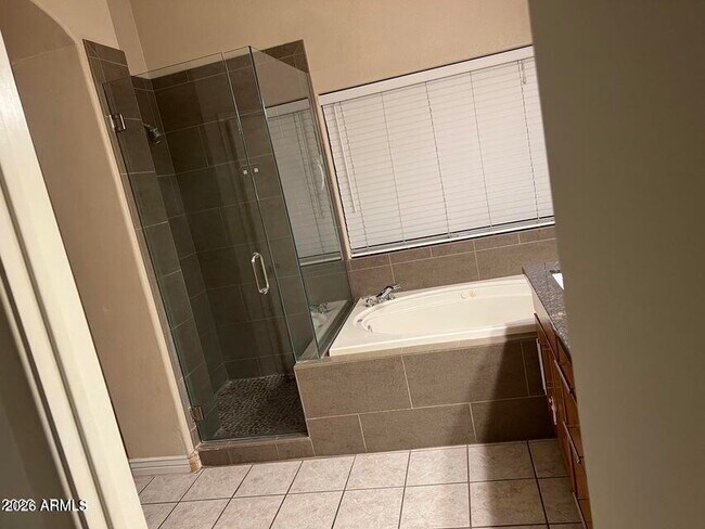 Building Photo - 1080 E Flint St