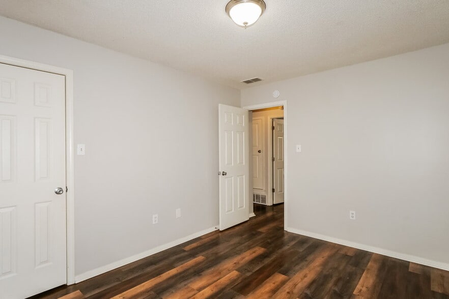 Building Photo - 10326 Curtis Dr