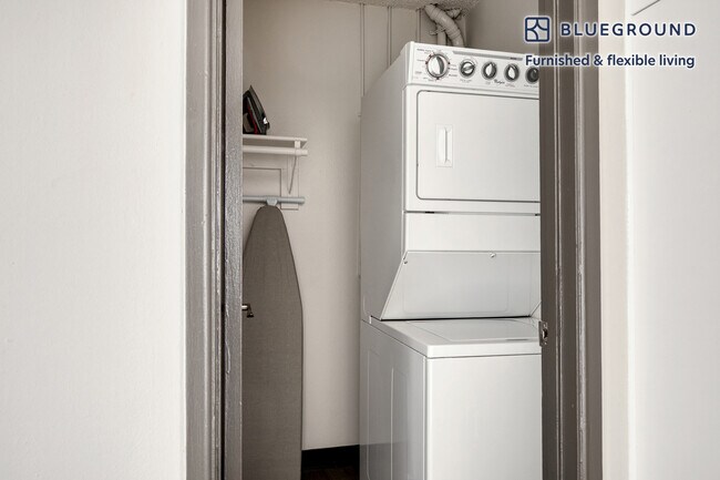 Building Photo - 4221 W Kling St