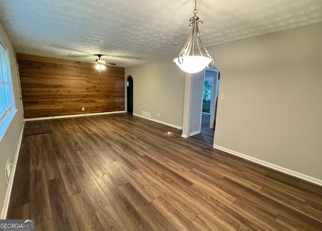 Building Photo - 452 Windsor Dr SW