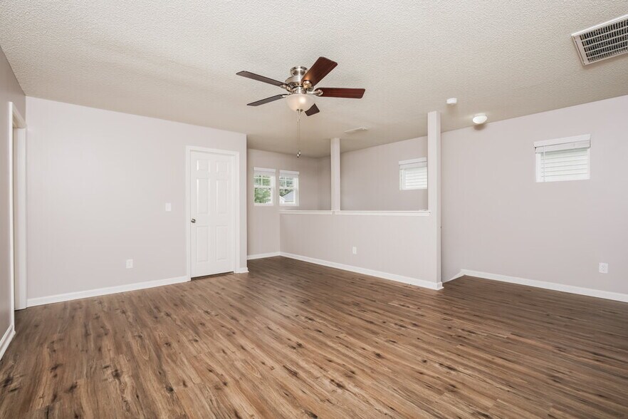 Building Photo - 21 Buckleigh Dr