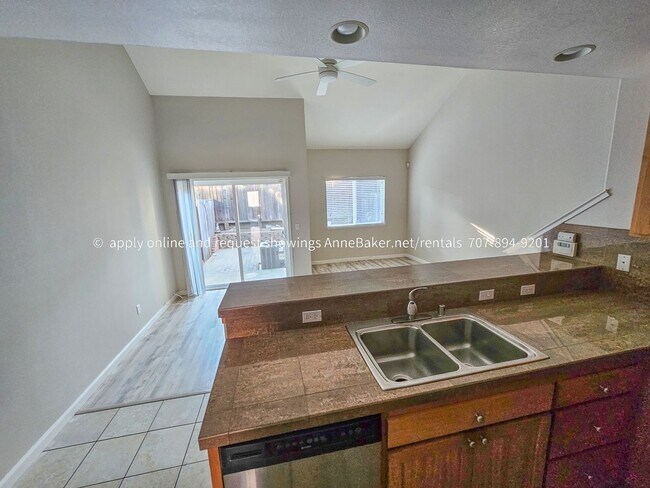 Building Photo - Close to Shopping Cloverdale 2 Bedroom Available Now