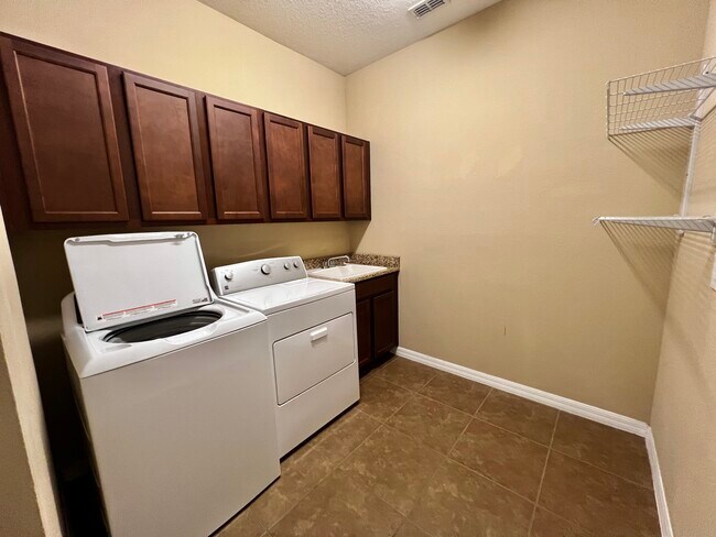 Building Photo - 13318 Longacre Dr
