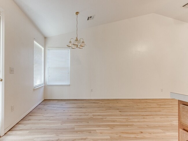 Building Photo - Charming 3 Bed, 2 Bath Home for Rent in Norman!