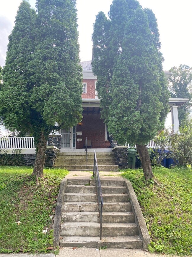 Building Photo - 3723 Nortonia Rd