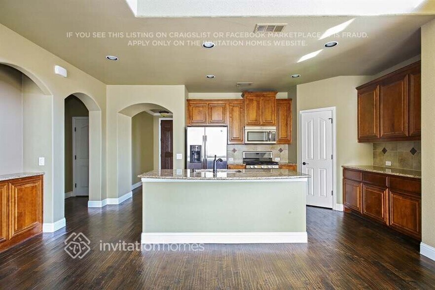 Building Photo - 1204 Litchfield Ln