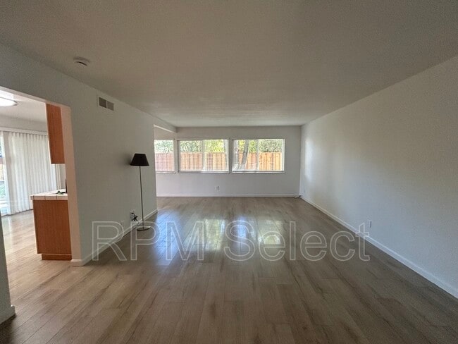 Building Photo - 855 Gaylene Ct