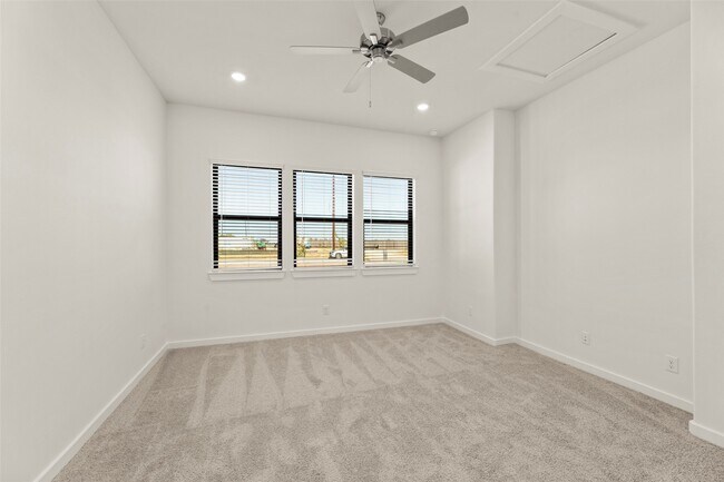 Building Photo - 3335 Verdant Ln