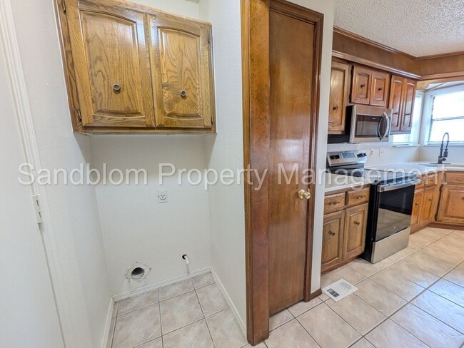 Building Photo - For Lease | Broken Arrow - Union Schools |...