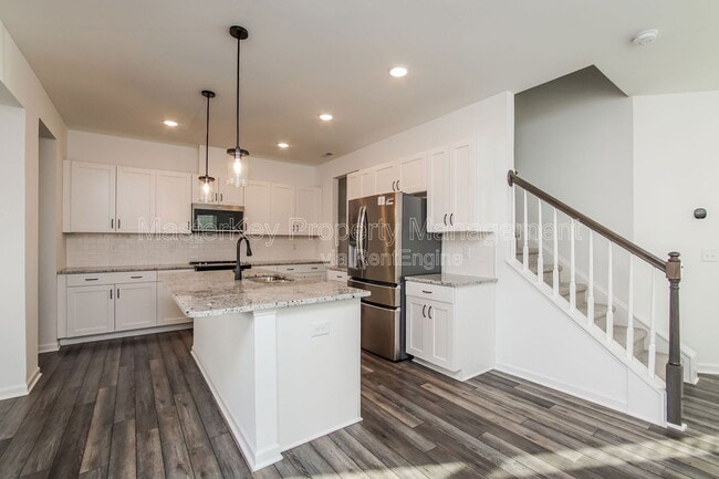 Building Photo - 124 Royal Star Wy