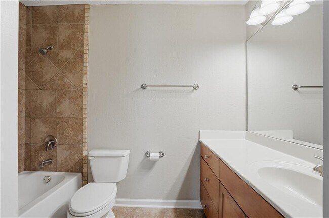 Building Photo - 215 Winding River Dr