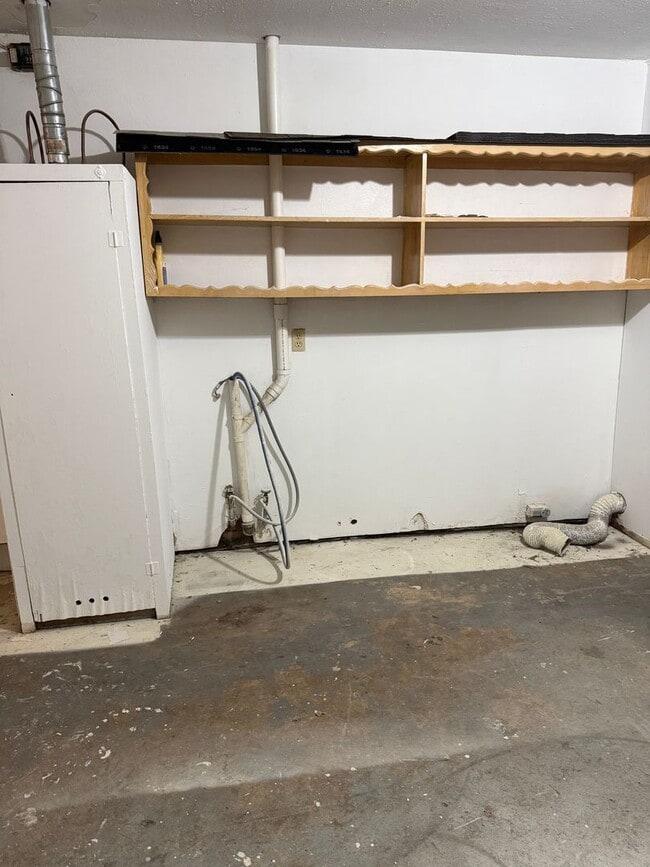 Building Photo - Updated 3 bedroom Near SWOSU $1.200/month