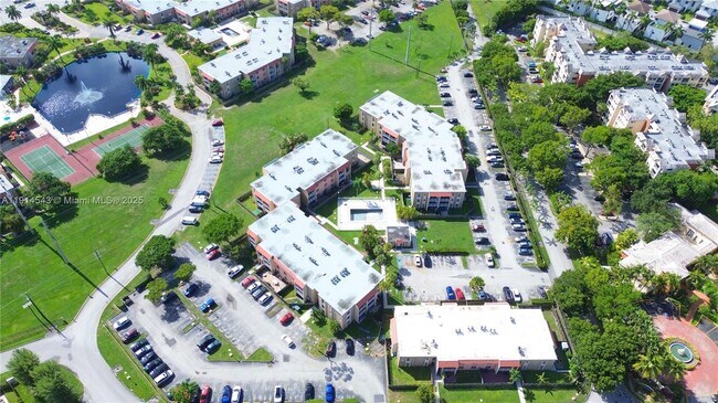 Building Photo - 5231 Geneva Ct