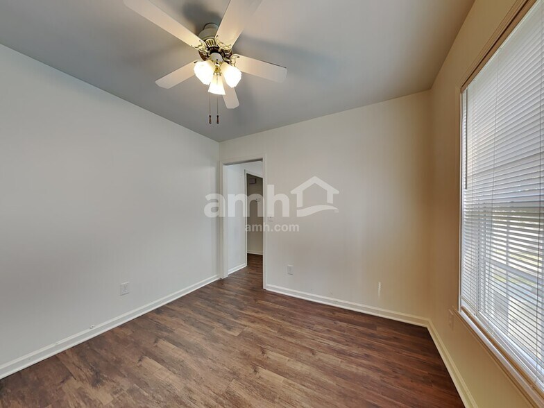 Building Photo - 606 3 Oaks Dr