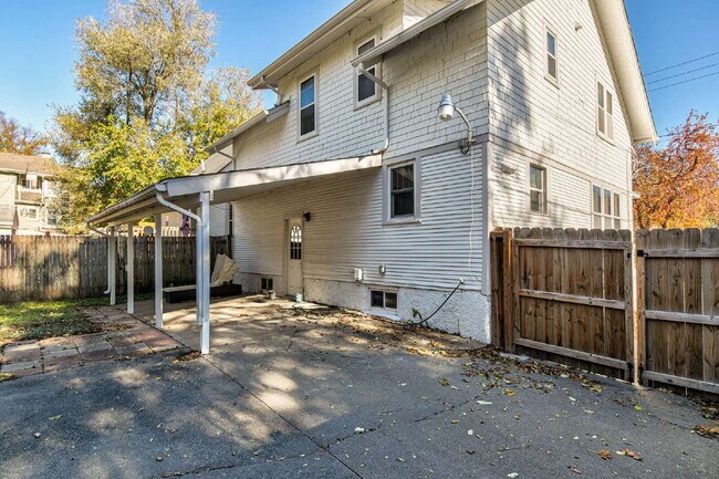 Building Photo - 1020 28th St
