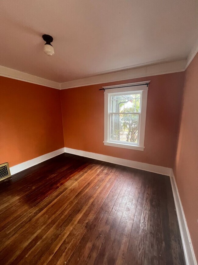 Building Photo - Cozy Private House Near Historic District of Georgetown