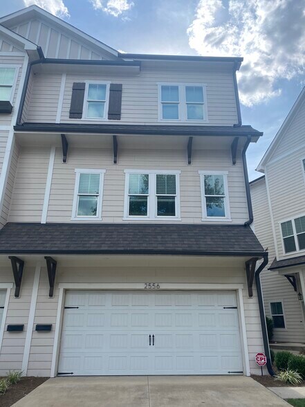 Building Photo - 2556 Vail Ave