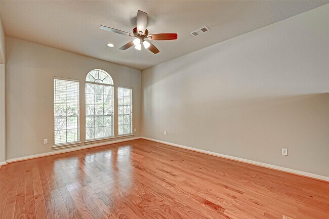 Building Photo - 12419 Shadycrest Dr