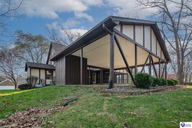 Building Photo - 697 St Andrews Rd
