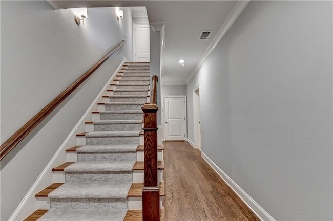 Building Photo - 350 Mystic Ridge Ln