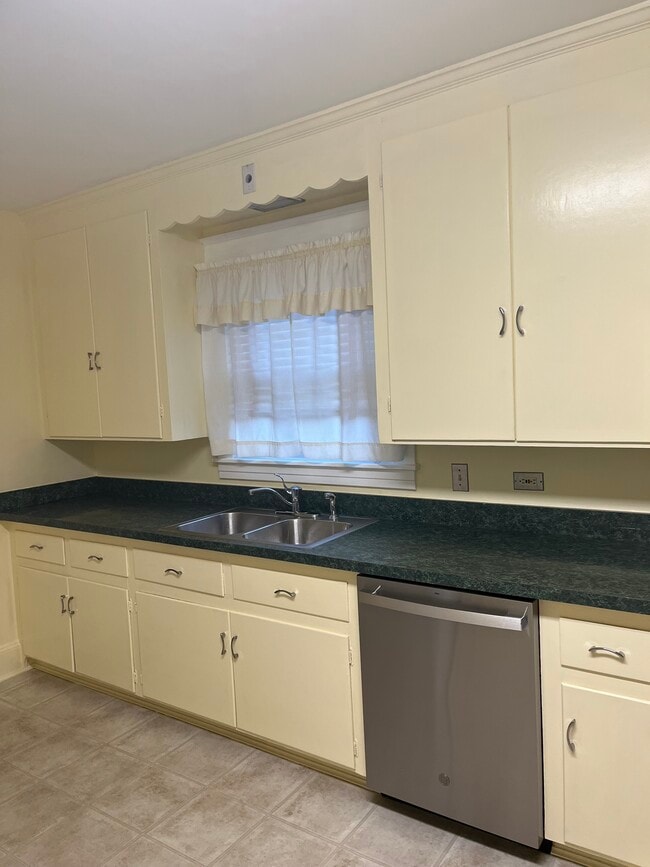 Building Photo - 214 McKendree Ave