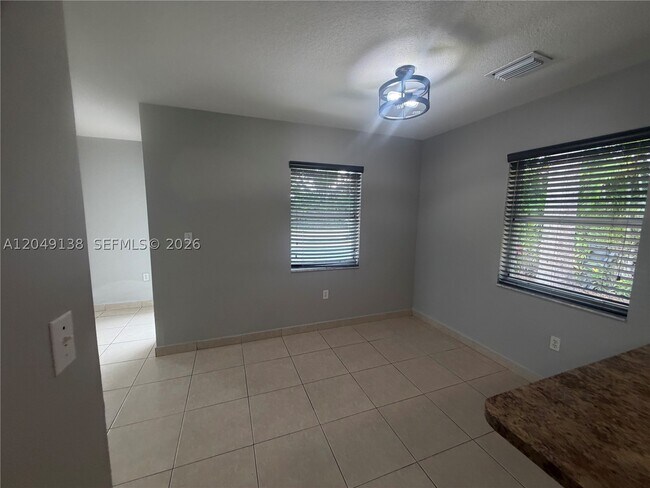 Building Photo - 16925 SW 94th Ave
