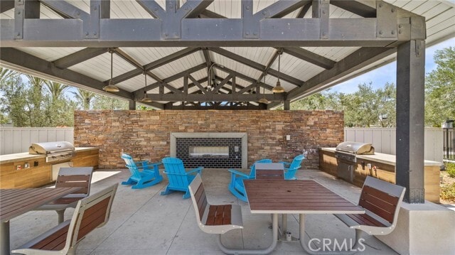 Building Photo - 16282 Meadowhouse Ave