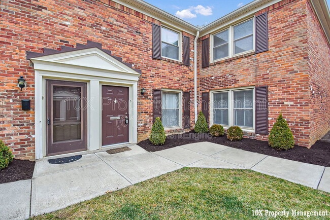 Building Photo - 911 Manor Ln