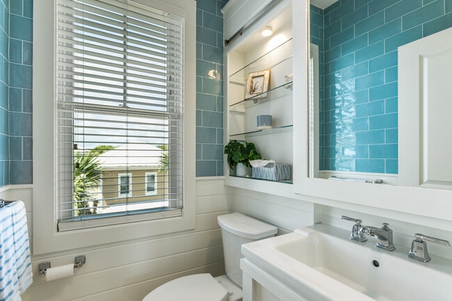 Building Photo - 681 Ocean Palm Way