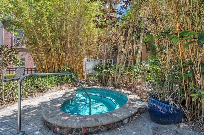 Building Photo - 520 S Armenia Ave