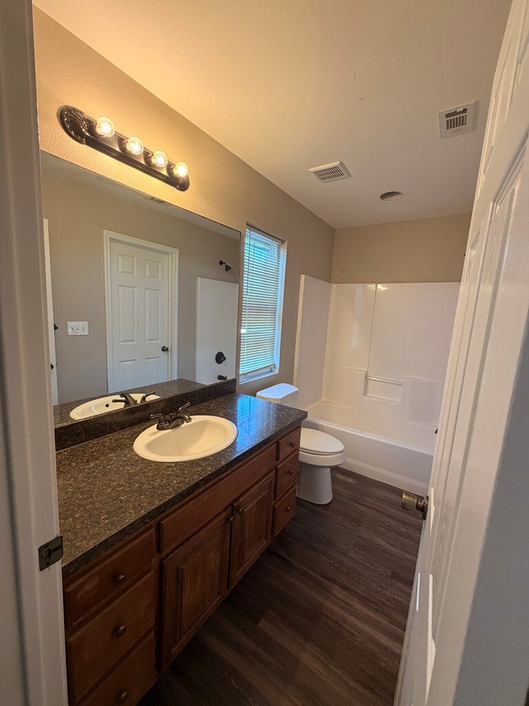 Building Photo - 3821 Mayer Dr