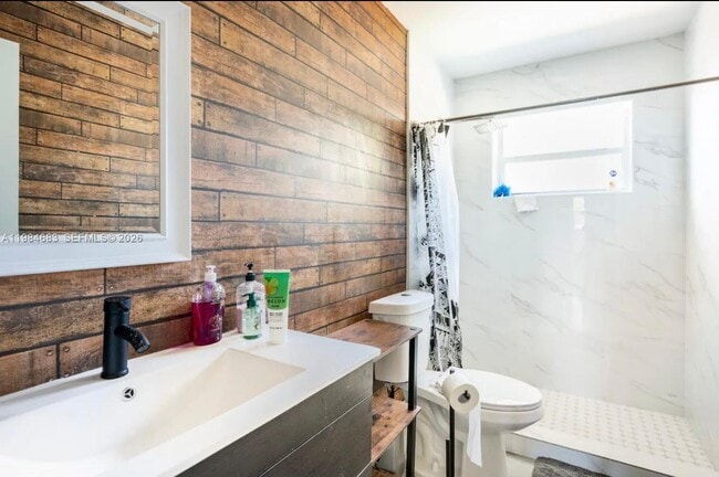 Building Photo - 1200 NW 18th Ct