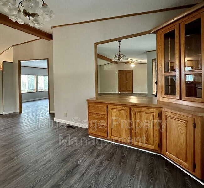 Building Photo - 110 Green Briar Ln