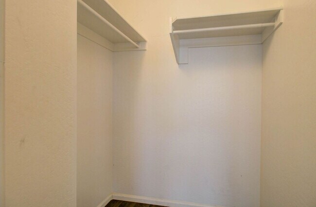 Building Photo - 2014 N 77th Dr