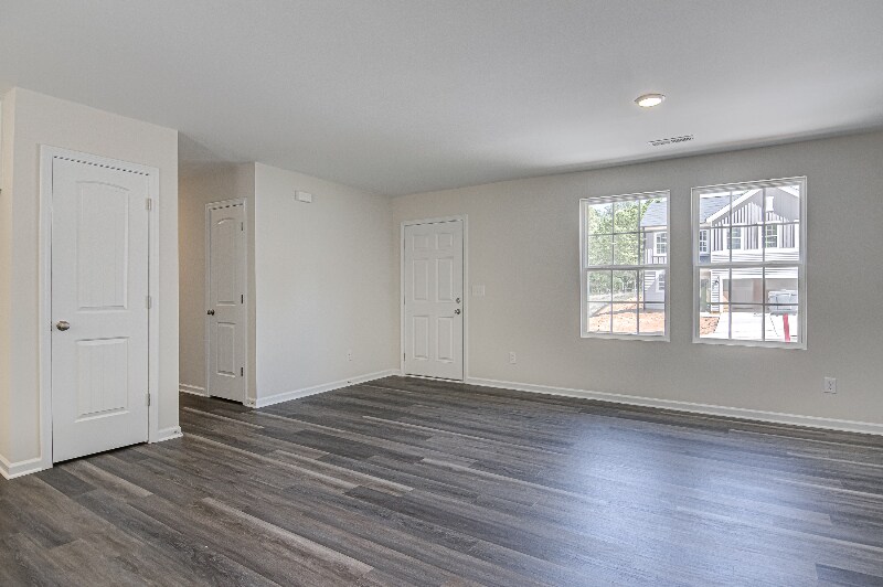 Building Photo - 1325 W Sedgefield Dr