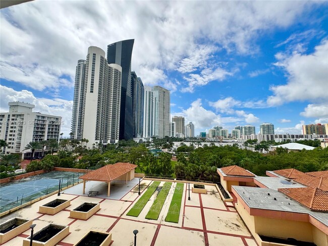 Building Photo - 210 174th St