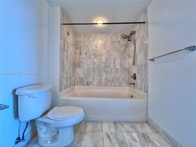 Building Photo - 601 NE 36th St