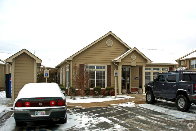 Main Entrance - Glenshire Court Apartments