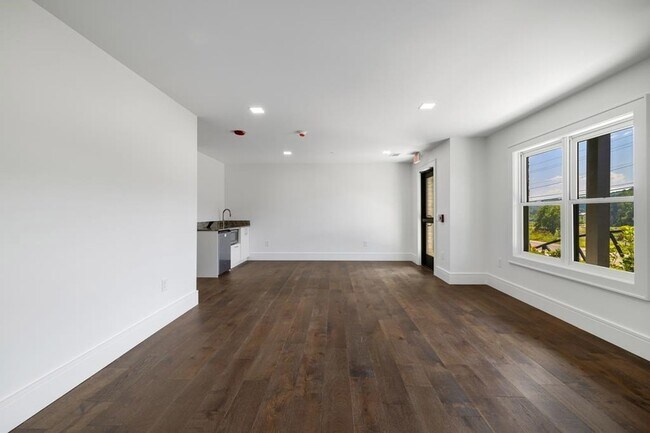 Building Photo - 1281 E Main St