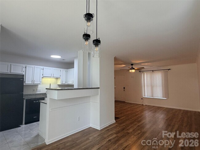 Building Photo - 5917 Crape Myrtle Ln