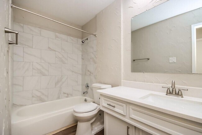 Building Photo - 2210 Dristone Dr