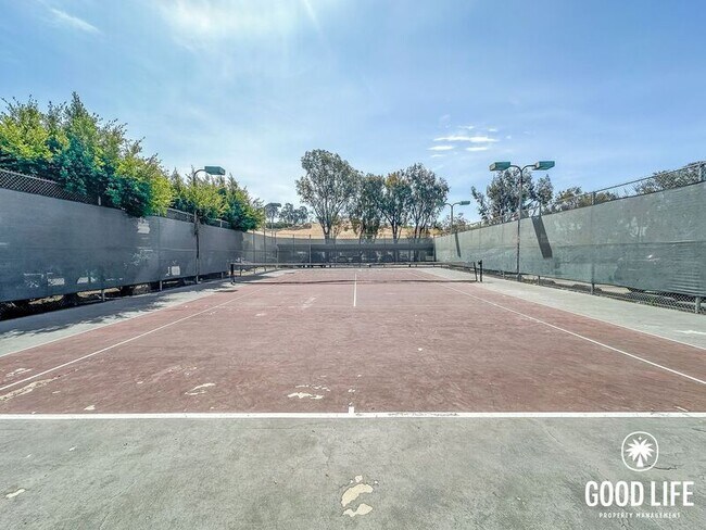 Building Photo - 3020 Alta View Dr