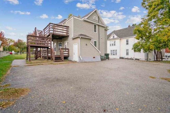 Building Photo - 2118 College St