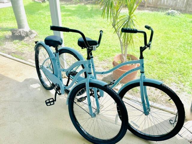 Building Photo - 642 Oak St