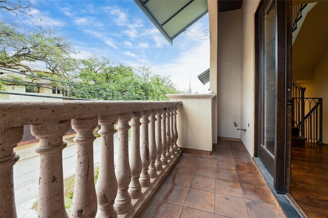 Building Photo - 307 Snover St