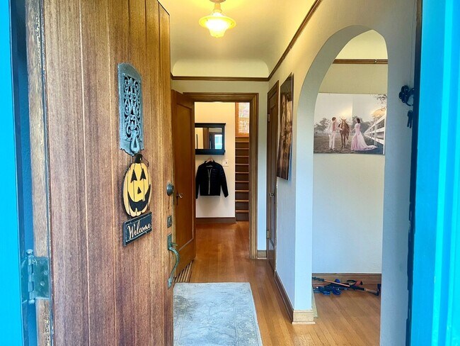 Building Photo - Stunning 3bed/3.5bath Brick Home in Ballard!